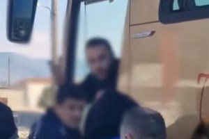 Οι αγρότες "πλημμύρισαν" το κέντρο των Ιωαννίνων με τα τρακτέρ τους –"Μας οδηγούν στην εξόντωση" - εικόνα 3