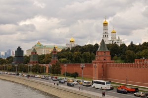 Τη γνωστή του προπαγάνδα ο Πούτιν: Οι νεοναζί έκαναν εθνοκάθαρση και εγκλήματα κατά αμάχων στην Ουκρανία