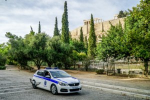 Καμίνια: Συνελήφθη 17χρονος για την αρπαγή του μωρού - Είχε πάρει και το βρέφος στην Ομόνοια [βίντεο ντοκουμέντο] - εικόνα 2