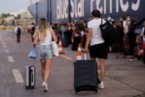 Κορονοϊός: Περισσότεροι από 300 έλεγχοι ταξιωδιωτών στα λιμάνια Πειραιά και Ραφήνας