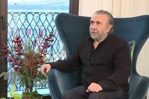 Η Παγώνη απαντά στον Λαζόπουλο: Λέω στον Λάκη ότι δεν με φτιάχνουν, φτιάχνομαι μόνη μου