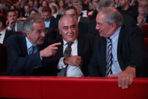 "Ξέχασε ότι θα τους πάει μέχρι τέλους": Αιχμηρά σχόλια για τη θερμή χειραψία Σαμαρά με τον Νίκο Παππά [εικόνες] - εικόνα 5