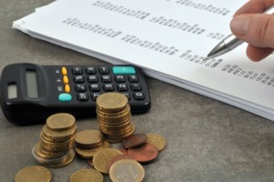 Η τεχνητή νοημοσύνη ρίχνεται στη μάχη της ΑΑΔΕ κατά της φοροδιαφυγής - Πώς θα βγάζει "λαβράκια"