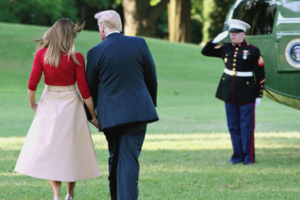 Ο Μπαράκ Ομπάμα με σκουφί Άγιου Βασίλη - Τον συγκίνησε το καταπληκτικό δώρο της Μισέλ - εικόνα 3