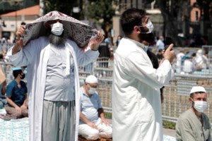 Κορονοϊός: Γιατί η Βρετανία αναστέλλει τον ημερήσιο απολογισμό των νεκρών