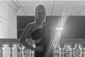 Ελεονώρα Μελέτη: Πανέμορφη και κατάξανθη με κοτσιδάκια και πουλόβερ - Η παιδική φωτογραφία της - εικόνα 8