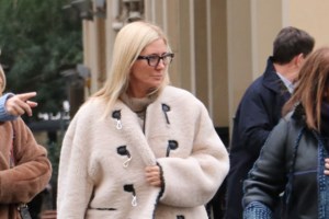 Κάια Γκέρμπερ: Υπέρλαμπρη στο Λονδίνο με το απόλυτο party dress και αδιαμφισβήτητη φυσική ομορφιά - εικόνα 4