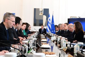 Υπουργικό: Μέτρα στοχευμένα για κρίσιμες εκλογικές ομάδες- Γιατί όλα πρέπει να τρέξουν μέσα στο 2025