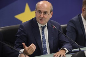 Στην ΕΕ η ετήσια έκθεση προόδου της ελληνικής οικονομίας - Προβλέπει ανάπτυξη 2,3%, επενδύσεις 8,4% και πληθωρισμό 2,4%