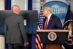 ΗΠΑ: Ο Τραμπ σκέφτεται να απαγορεύσει την είσοδο σε Αμερικανούς που έχουν κορoνοϊό