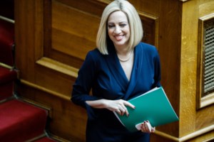 Γεννηματά: Κάποιοι θέλουν να μας "κοντύνουν" με fake news, απαξιωτικά σχόλια και σεξισμό - εικόνα 3