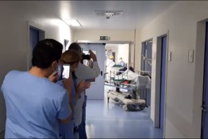 Συγκινητικό βίντεο: Άλλη μία πανηγυρική έξοδος ασθενούς από ΜΕΘ, στο Ασκληπιείο Βούλας - εικόνα 3