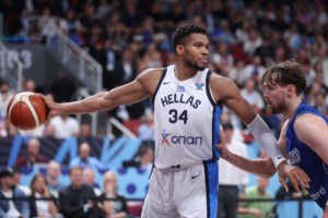 Τρέλα στα αποδυτήρια της Εθνικής μετά την κατάκτηση του χάλκινου μεταλλίου: Το live του Γιάννη και το μπουγέλο στον Σπανούλη