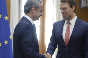 Πολυτεχνείο: Η ματωμένη προκήρυξη με τη διακήρυξη των εργατών  - Τι λέει ο παπα-Σπύρος Μοναστηριώτης που την έχει