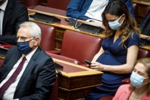 Κύκλοι της ΝΔ: Ο πρωθυπουργός σέβεται και τιμά το Κοινοβούλιο - Οι "αριθμοί" και η πραγματικότητα διαψεύδουν τον κ. Τσίπρα