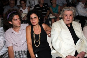 "Επίθεση" Κούγια στη δικηγόρο που εκπροσωπεί τη σύζυγο και τον γιο του Μίκη Θεοδωράκη: "Η Μυρτώ είναι σε κώμα" - εικόνα 4