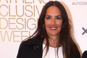 Νόνη Δούνια: Σαν αδελφές με την κούκλα 17χρονη κόρη της - Μαμά και κόρη στην Αθήνα με black and white - εικόνα 7