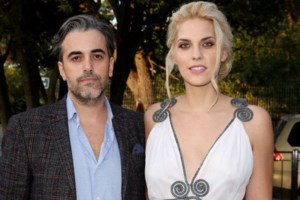 Βίκυ Κάβουρα: Ποζάρει με καυτό μαύρο μπικίνι