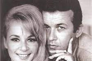 Βίντεο ντοκουμέντο: Ο σπαραγμός της Αλίκης Βουγιουκλάκη στην κηδεία Φίνου - Τα πλάνα που συγκλονίζουν - εικόνα 10