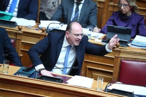 Μιχαηλίδου για Λαζαρίδη: Θα ήθελα ο συνάδελφός μου να έχει καλύτερο πτυχίο -Δεν είναι και από το καλύτερο πανεπιστήμιο