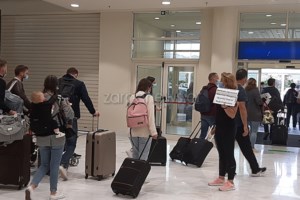 Θεσσαλονίκη: Η βόλτα του Τζέφρι Πάιατ με πατίνι και ποδήλατο στην Παραλία [εικόνες - βίντεο] - εικόνα 2