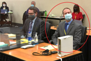 ΗΠΑ: Απίστευτη απρόκλητη επίθεση σε γυναίκα από άγνωστο - Της πάταγε το κεφάλι στη μέση του δρόμου [Βίντεο]