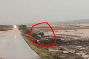 Κακοκαιρία "Ιανός": Διασώθηκε η τριμελής οικογένεια στους Σοφάδες Καρδίτσας - εικόνα 2