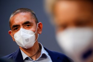 Μετάλλαξη Όμικρον: "Αποφύγετε τα ταξίδια" - Ηχηρή σύσταση του ΠΟΥ στους άνω των 60 και ευπαθείς ομάδες