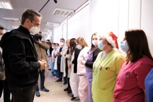 Μήνυμα Μητσοτάκη για Χριστούγεννα μόνο με την οικογένεια - Υπάρχει κίνδυνος και για 3ο κύμα κορονοϊού