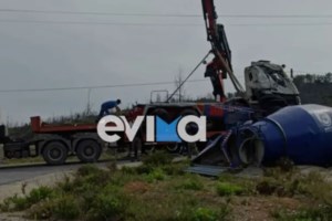 Τροχαίο σοκ στην Πέτρου Ράλλη: Φορτηγό έπεσε από τη γέφυρα και κατέληξε στη Θηβών [εικόνες-βίντεο] - εικόνα 6