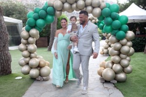 Μαριλίτα Λαμπροπούλου: Σε σπάνια εμφάνιση με τον σύντροφό της - Η c-throu μπλούζα που τράβηξε τα βλέμματα [εικόνες] - εικόνα 3