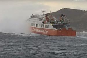 Η μάχη ενός τάνκερ με τεράστια κύματα στον Ατλαντικό - Εντυπωσιακό βίντεο