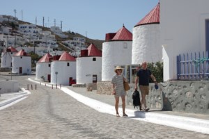 Ξενοδοχεία και ενοικιαζόμενα δωμάτια "ξέχασαν" να δηλώσουν πάνω από 500 πακέτα διαμονής στη Σαντορίνη - εικόνα 2