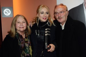 Το τελευταίο αντίο στον Ντίνο Καρύδη - Το στεφάνι της κόρης του, Σμαράγδας, με το τρυφερό μήνυμα - εικόνα 7