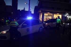 Σοκ στη Βοιωτία: 65χρονος μαχαίρωσε τη μητέρα του - Την βρήκαν με το κουζινομάχαιρο στην πλάτη