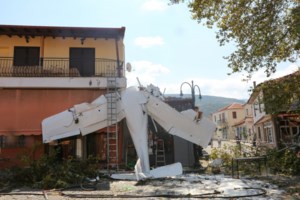 Σέρρες: Σοκαριστικό βίντεο - Η στιγμή που το αεροσκάφος πέφτει πάνω στο σπίτι