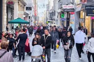 Ανοικτά τα καταστήματα, τελευταία Κυριακή του χρόνου: Στα 4,5 δισ. ευρώ ο τζίρος, "σκυτάλη" στις χειμερινές εκπτώσεις - εικόνα 2