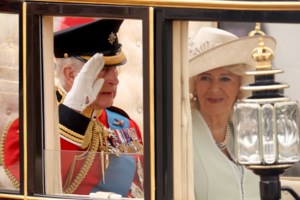 Κάρολος και Κέιτ ξανά μαζί στο μπαλκόνι του Μπάκιγχαμ: Η συγκινητική επανένωση ενώ δίνουν μάχη με τον καρκίνο [εικόνες -βίντεο] - εικόνα 6