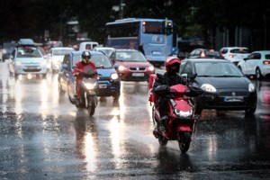 Μαίνεται η κακοκαιρία: Σε "red code" επτά περιοχές μέχρι την Τετάρτη - Πότε υποχωρούν τα φαινόμενα
