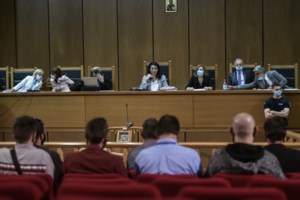 Δίκη Χρυσής Αυγής: Προκλητικό σόου Κασιδιάρη- Δεν μπορείτε να με κρίνετε με 20 χιλιάδες διαδηλωτές απ΄εξω