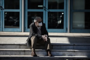 Ανοιγμα σχολείων: Πώς θα γυρίσουν οι μαθητές - Χωρίς self test αλλά με μάσκες στις τάξεις - εικόνα 3