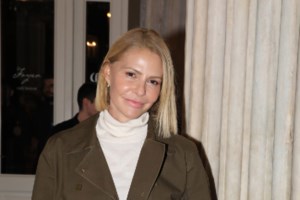 Τζένη Μπαλατσινού: Η selfie στην Αθήνα χωρίς ίχνος μακιγιάζ και ατημέλητα μαλλιά- Το πρωινό denim look της - εικόνα 7