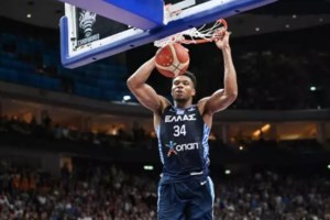 "Το κεφάλι ψηλά" - Το μήνυμα Τσιτσιπά στην Εθνική Ελλάδος μπάσκετ μετά τον αποκλεισμό στο Ευρωμπάσκετ [βίντεο] - εικόνα 2