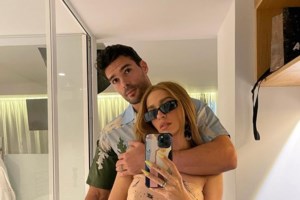 Baby boom: Η Φουρέιρα το αποκάλυψε - Ποζάρει στο κρεβάτι με φουσκωμένη κοιλίτσα [εικόνες] - εικόνα 2