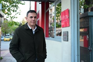 Τέμπη: Διαδηλωτές στον σταθμό Λαρίσης - Τοιχοκόλλησαν τα ονόματα των νεκρών [βίντεο]