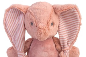 Θεσσαλονίκη: "Ήθελα να προστατεύσω το παιδί, είχε κακώσεις" - Τί είπε η μητέρα που έκρυψε κοριό στο λούτρινο αρκουδάκι