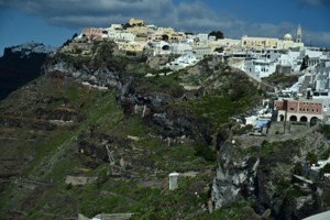 Σαντορίνη: Σε κατάσταση έκτακτης ανάγκης κηρύχθηκε ο δήμος Θήρας λόγω του μπαράζ των σεισμών - εικόνα 2