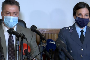 Γλυκά Νερά: Την Τρίτη απολογείται ο πιλότος - Με αλεξίσφαιρο γιλέκο και δεμένος πισθάγκωνα στον Εισαγγελέα ο συζυγοκτόνος - εικόνα 4