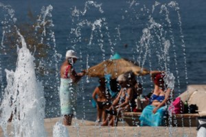 Η επέλαση του καύσωνα: Οι υψηλότερες θερμοκρασίες στη χώρα - Ποιες περιοχές έχουν χτυπήσει "κόκκινο" - εικόνα 2