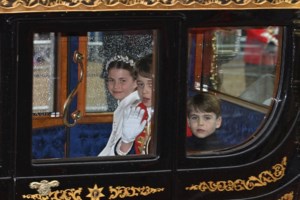 Βασιλιάς Κάρολος: Το κρύο και προσβλητικό αστείο σε βάρος της Καμίλα μπροστά στον κόσμο: "Θα την άλλαζα με μια καινούργια" - εικόνα 7